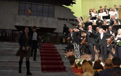 Concert la Botoșani desprins din altă lume, de la covorul roșu și surpriza din foaier la 100 de artiști care au ținut publicul record cu sufletul la gură: Am scris o pagină de aur